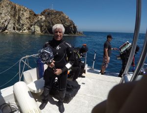 Bill Macdonald preparing to dive with the 360Abyss.